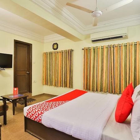 Oyo 17117 Hotel Rainbow Vadodara Dış mekan fotoğraf