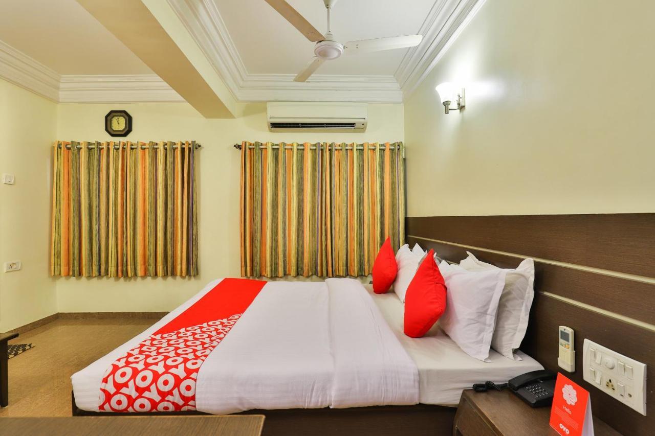 Oyo 17117 Hotel Rainbow Vadodara Dış mekan fotoğraf