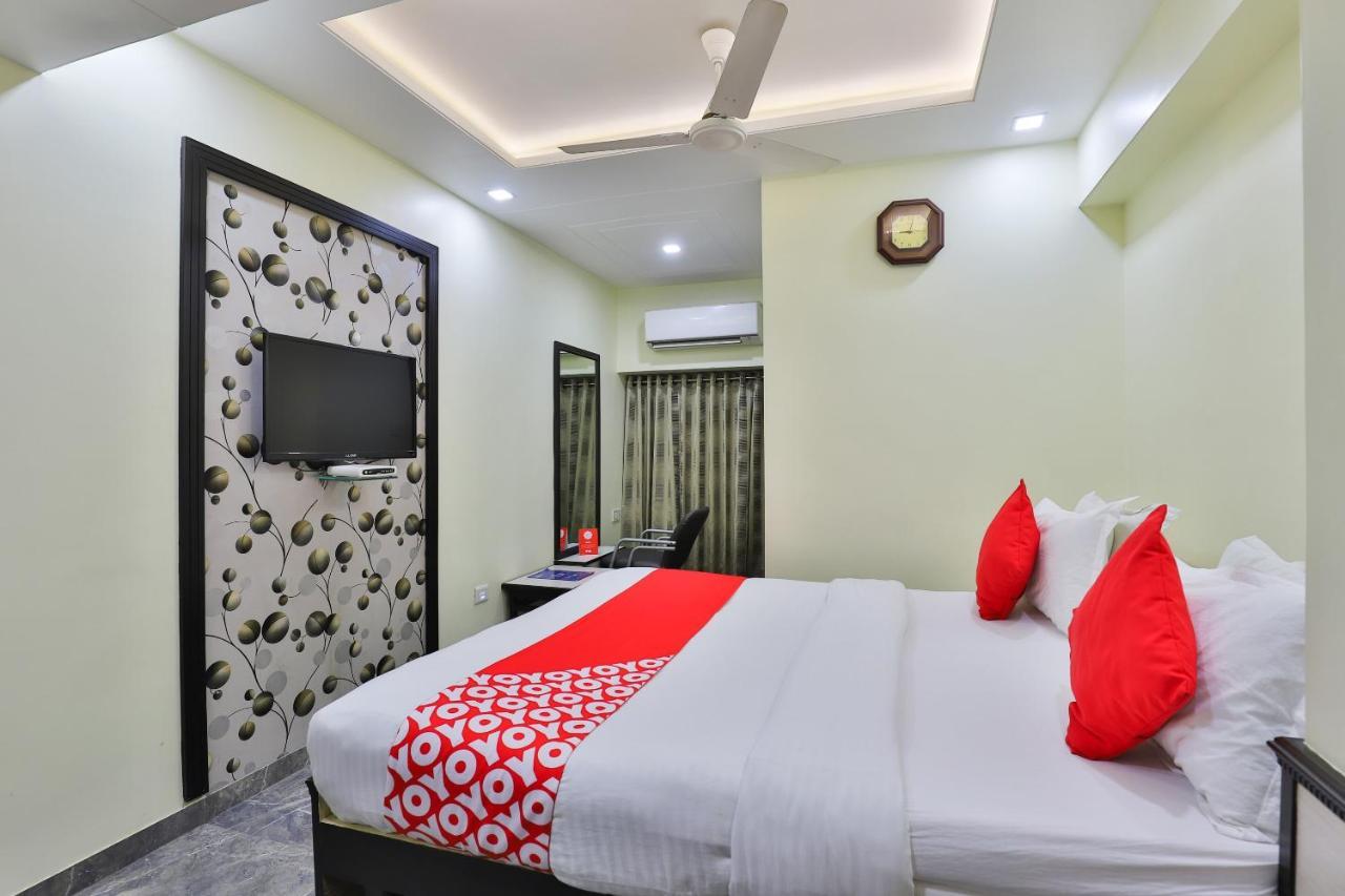 Oyo 17117 Hotel Rainbow Vadodara Dış mekan fotoğraf
