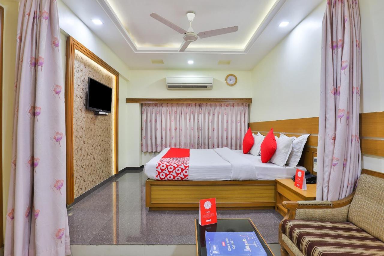 Oyo 17117 Hotel Rainbow Vadodara Dış mekan fotoğraf